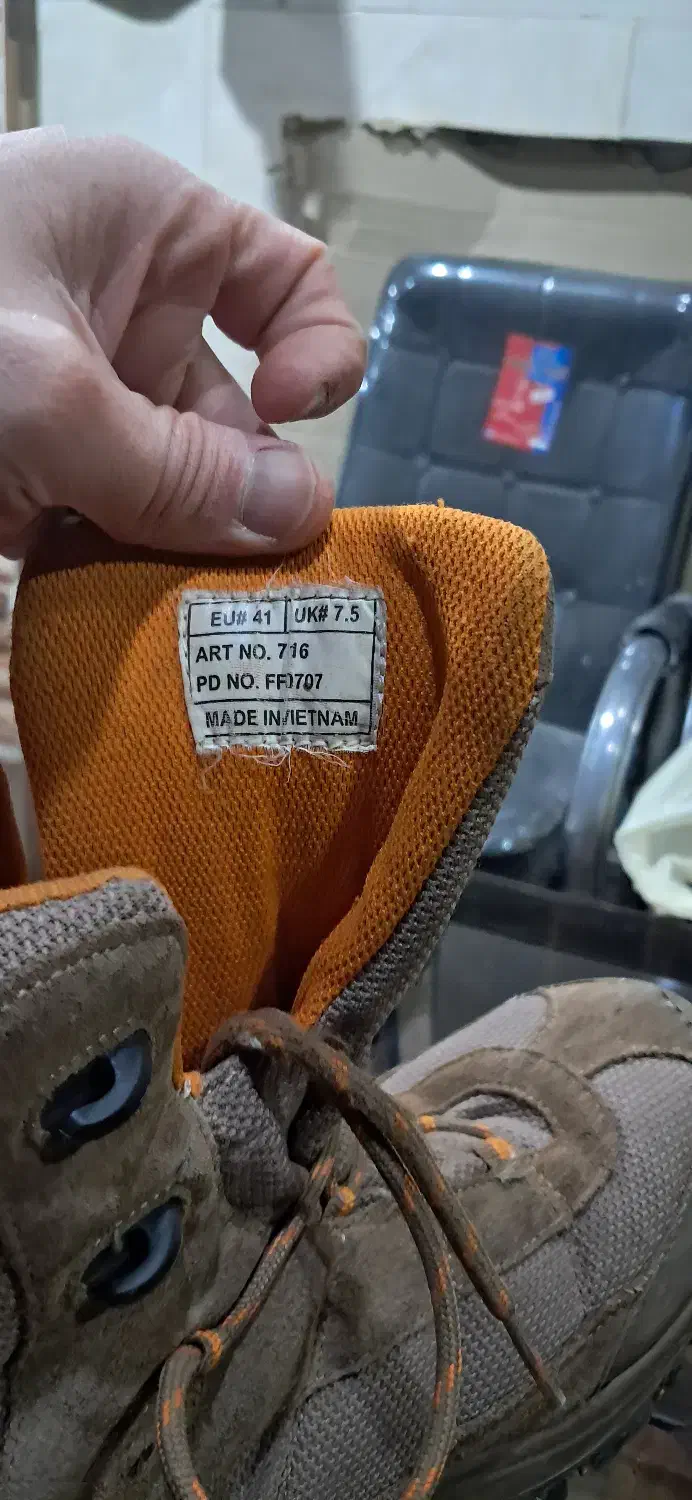 کفش کوهنوردی ضد آب سالامون و لاکر اصل اصل اصل|کیف، کفش، کمربند|هشتگرد, فاز ۱ مهستان|دیوار