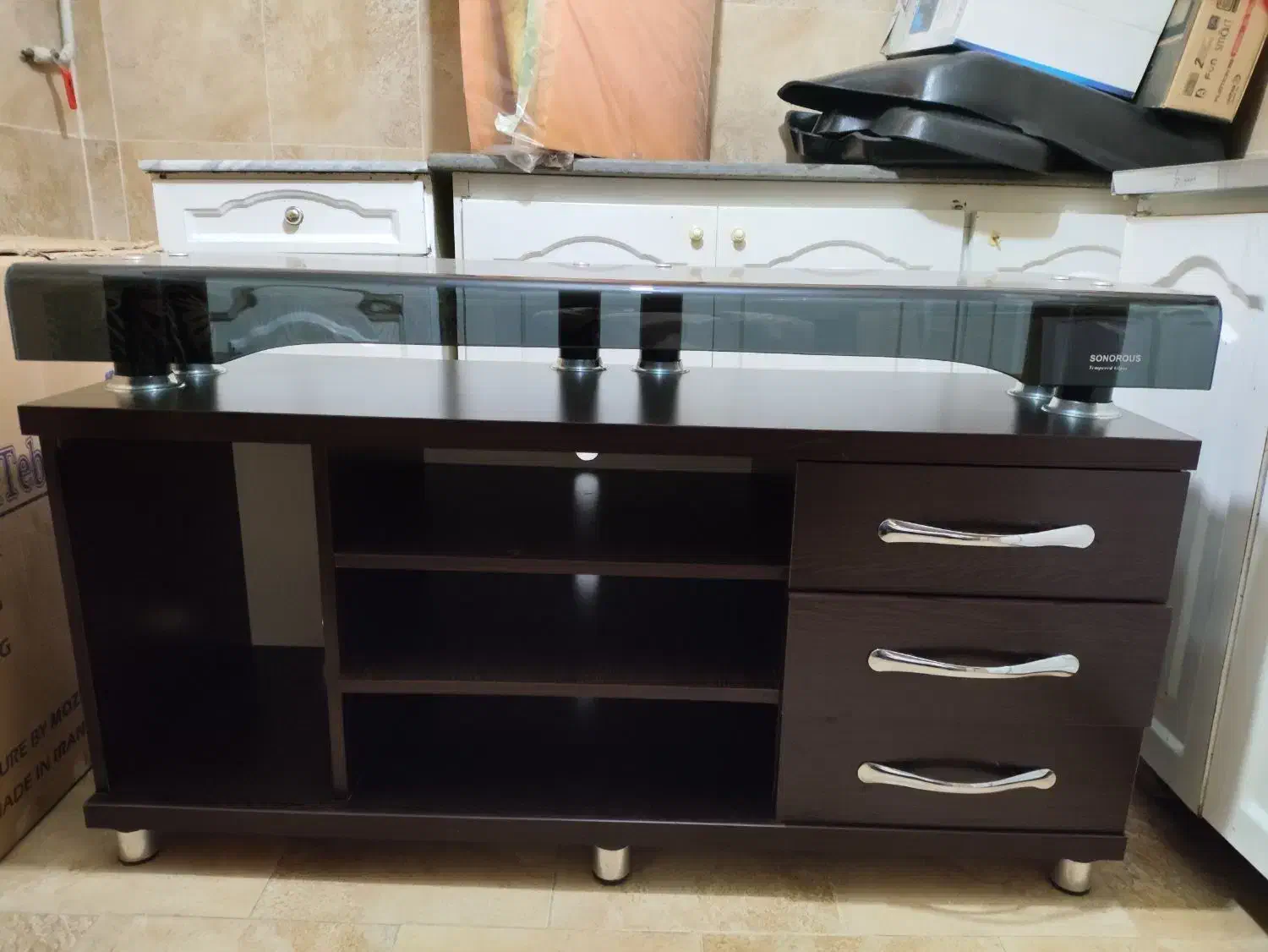 زیرتلویزیونی|میز تلویزیون|هشتگرد, هشتگرد قدیم|دیوار