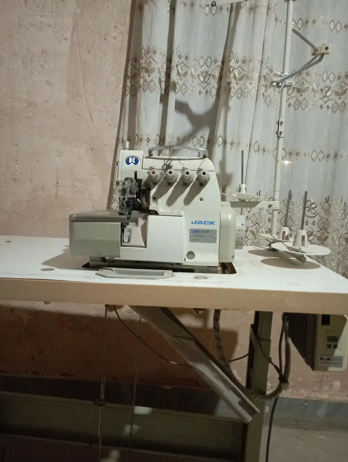 چرخ سردوز چهار نخ دینام سرخود|چرخ خیاطی و ریسندگی|قیدار, |دیوار