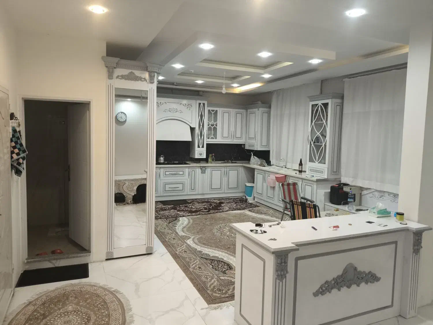 هم خونه خانم در آپارتمان بزرگ و دنج ( مشهد)|اجارهٔ آپارتمان|مشهد, کوی پلیس|دیوار