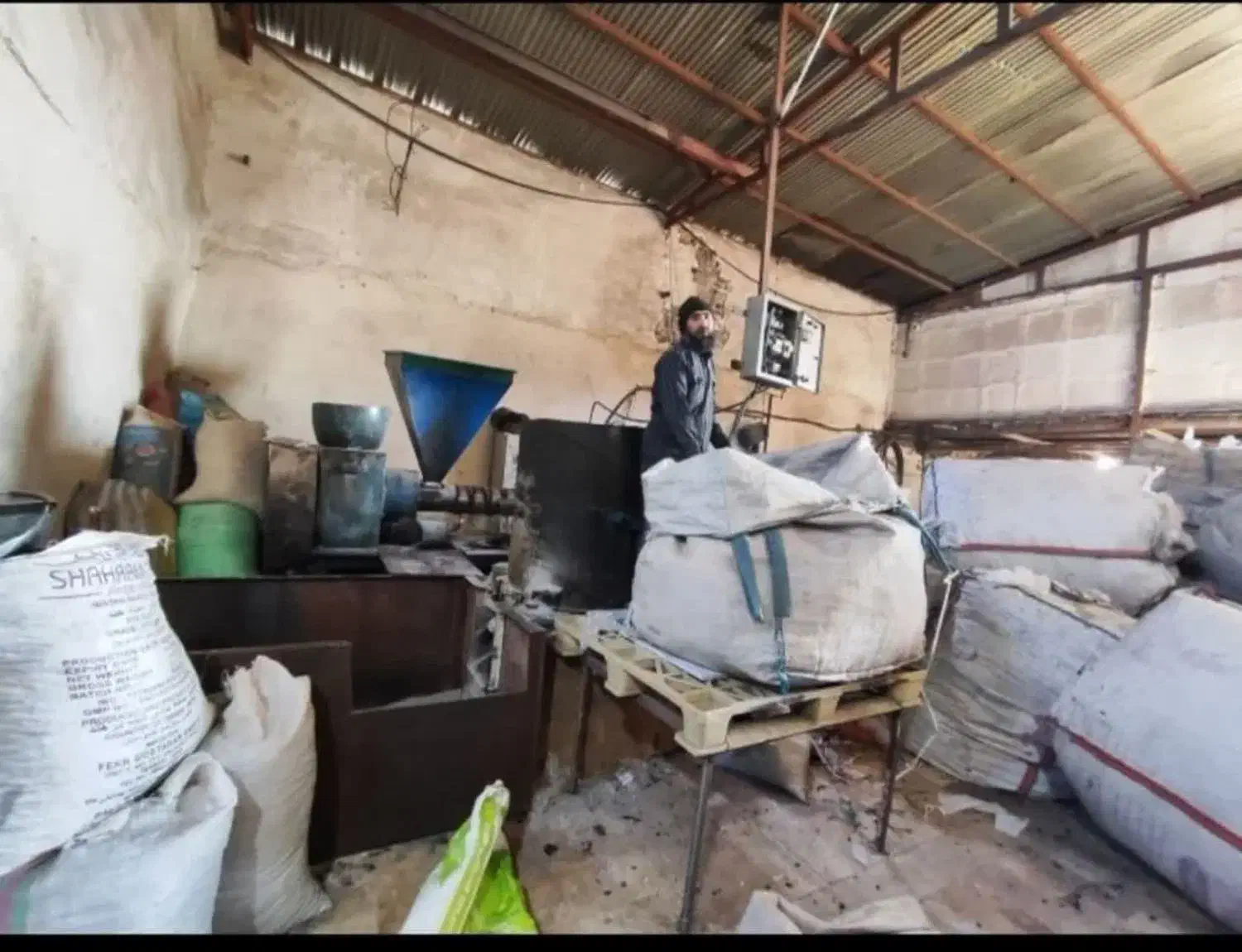 سوله چهار دیواری کارگاه برق سه فاز قلعه صدری|فروش دفتر صنعتی، کشاورزی، تجاری|قم, قلعه صدری|دیوار