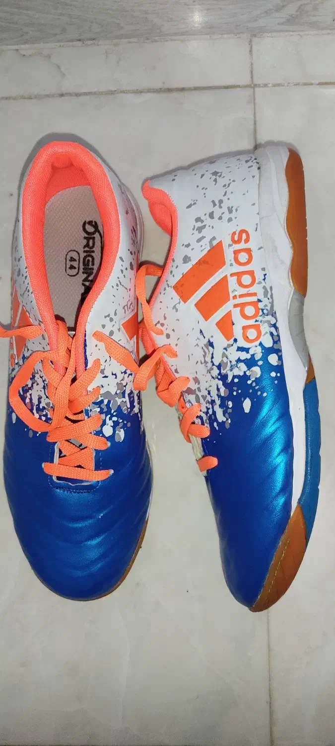 کفش فوتسال|کیف، کفش، کمربند|سمنان, |دیوار