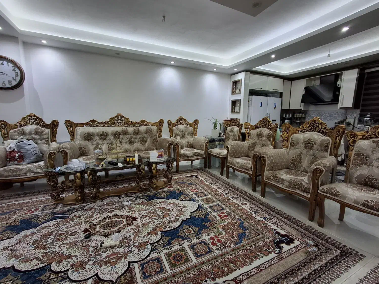 مبل ۹ نفره سلطنتی|مبلمان خانگی و میز عسلی|آزادشهر, |دیوار