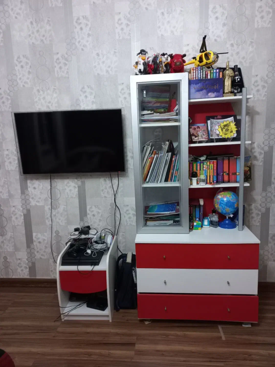 سرویس خواب|تخت و سرویس خواب|رشت, آزادگان|دیوار