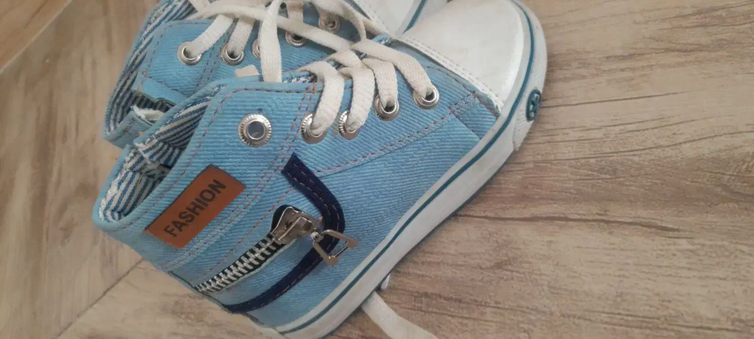 تعدادی کفش بچگانه|کفش و لباس بچه|تاکستان, |دیوار