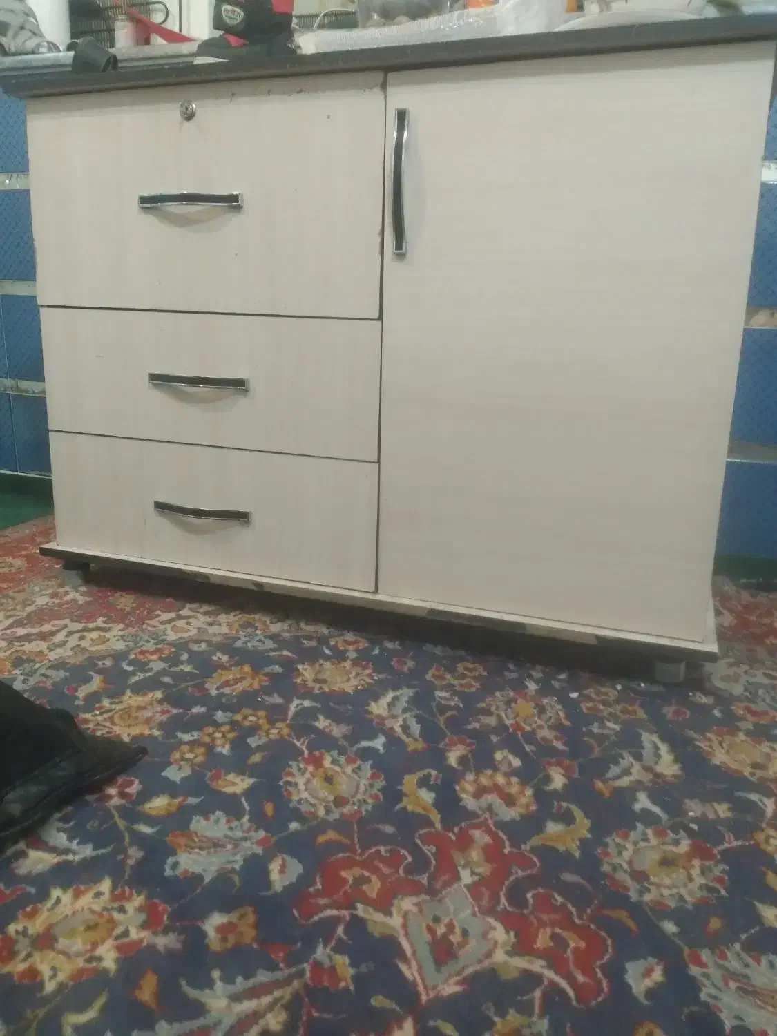 یک عدد کابینت|جاکفشی، کمد، دراور|خور (اصفهان), |دیوار