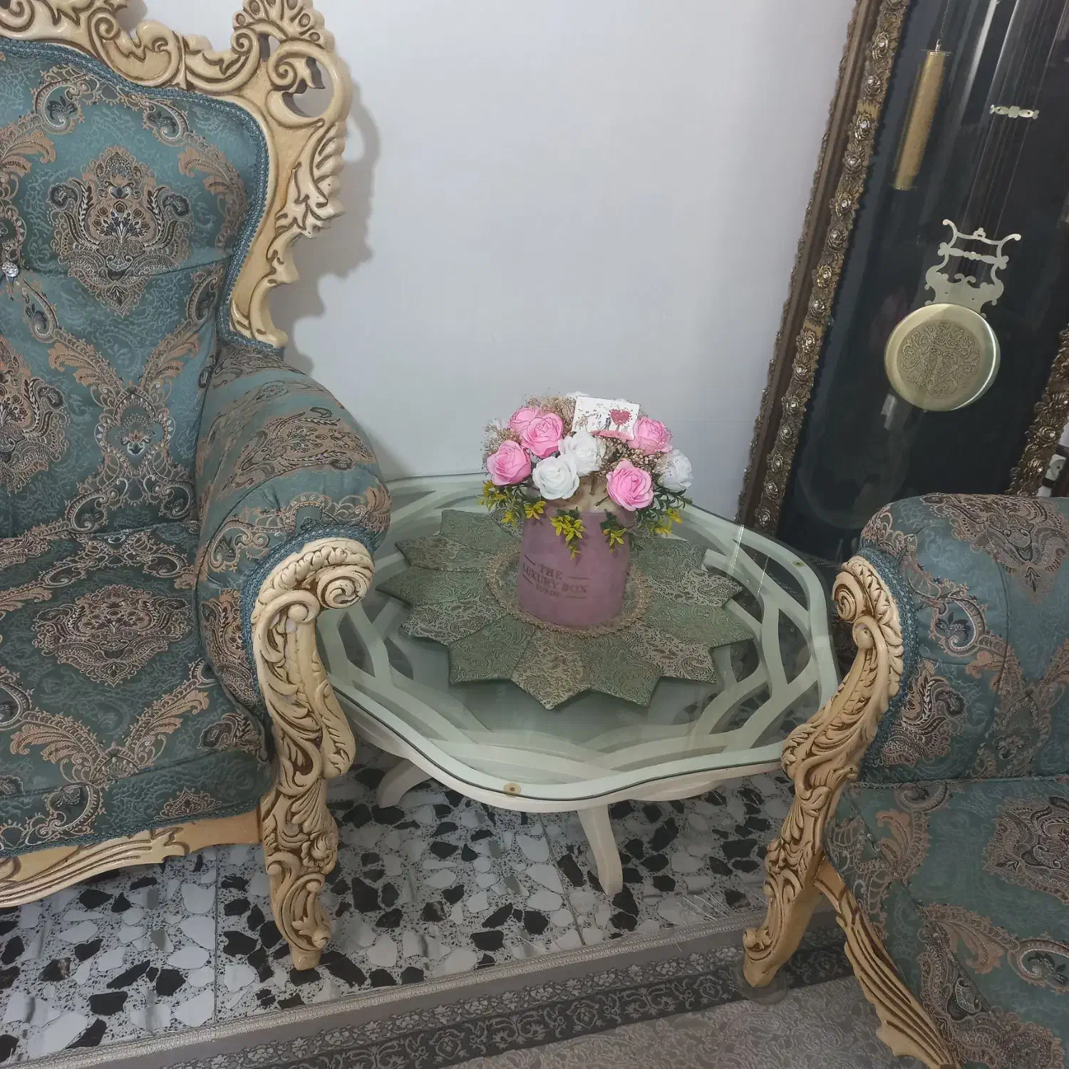 یک دست مبل 7نفره به همراه سه عددمیزعسلی|مبلمان خانگی و میز عسلی|وحیدیه, |دیوار