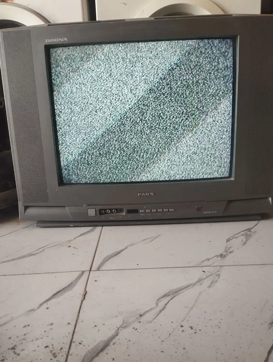 تلوزیون 21.اینچ سالم تمیز|تلویزیون و پروژکتور|لردگان, |دیوار