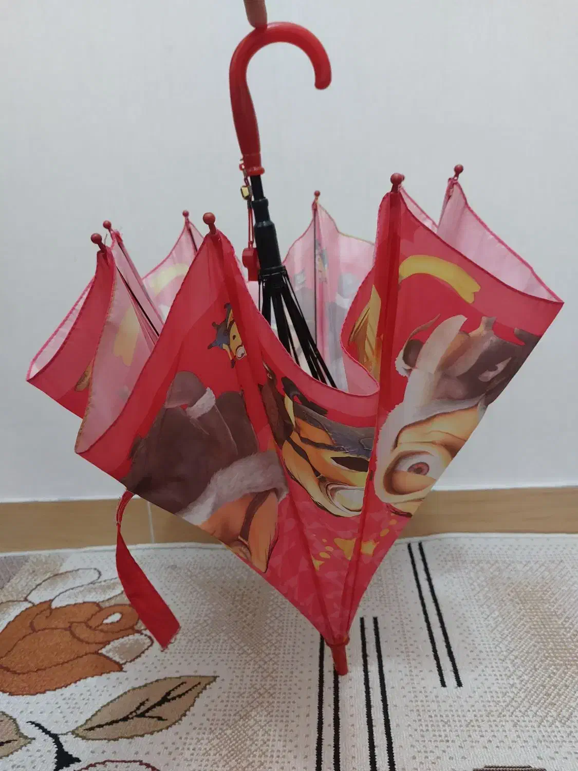 چتر  بچگانه|کفش و لباس بچه|رشت, نیروی دریایی|دیوار