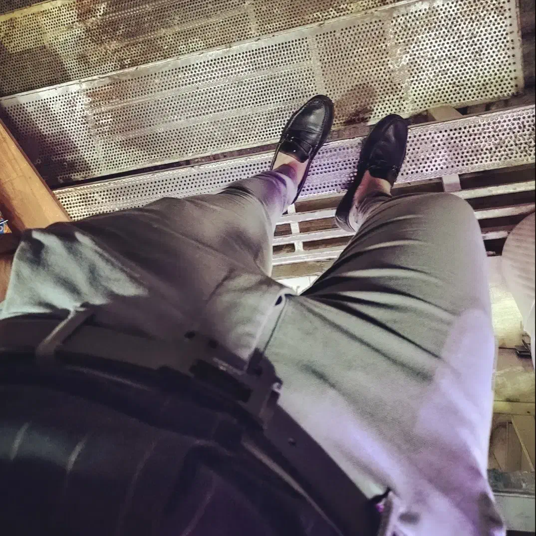 کفش کالج مجلسی|کیف، کفش، کمربند|بومهن, |دیوار