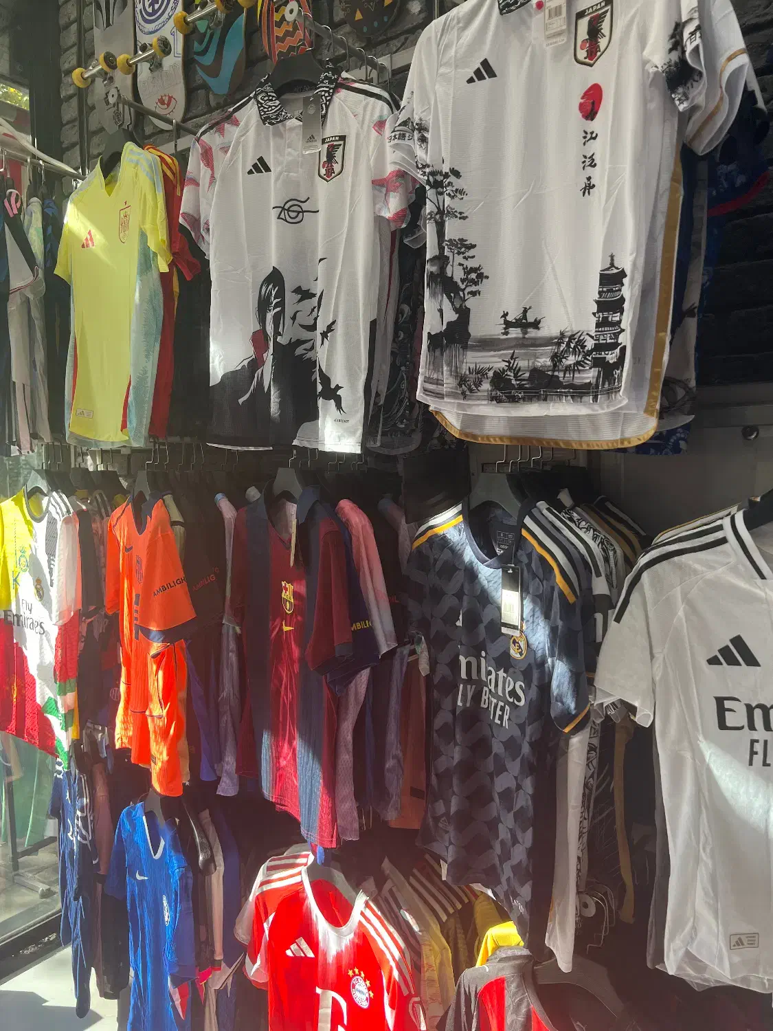 فروشنده مجرب آقا آشنا به لباس ورزشی|استخدام بازاریابی و فروش|تهران, منیریه|دیوار