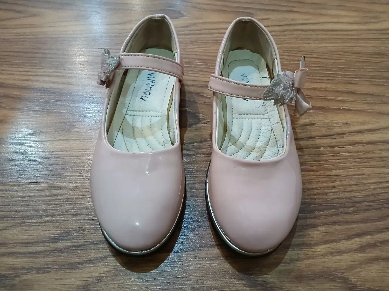 کفش مجلسی بچگانه|کفش و لباس بچه|رشت, چله خانه|دیوار