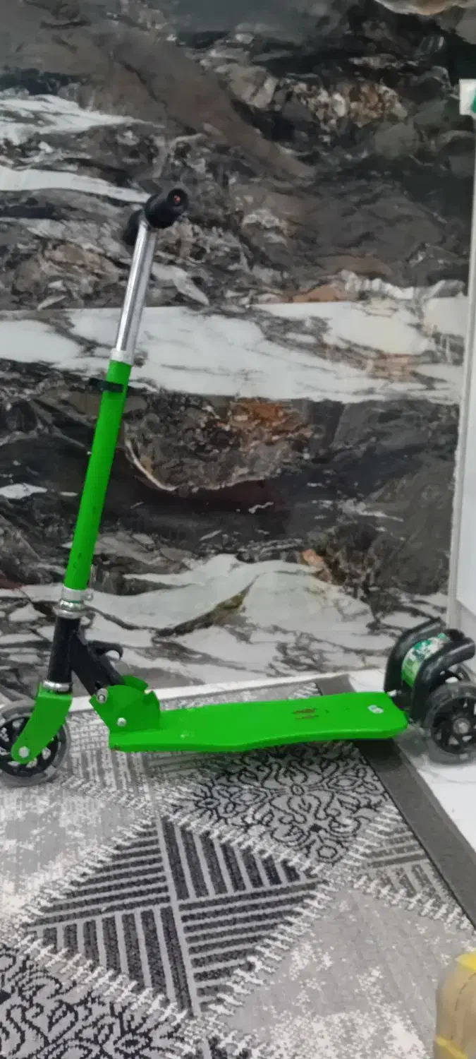 اسکوتر|دوچرخه، اسکیت، اسکوتر|صومعهسرا, |دیوار