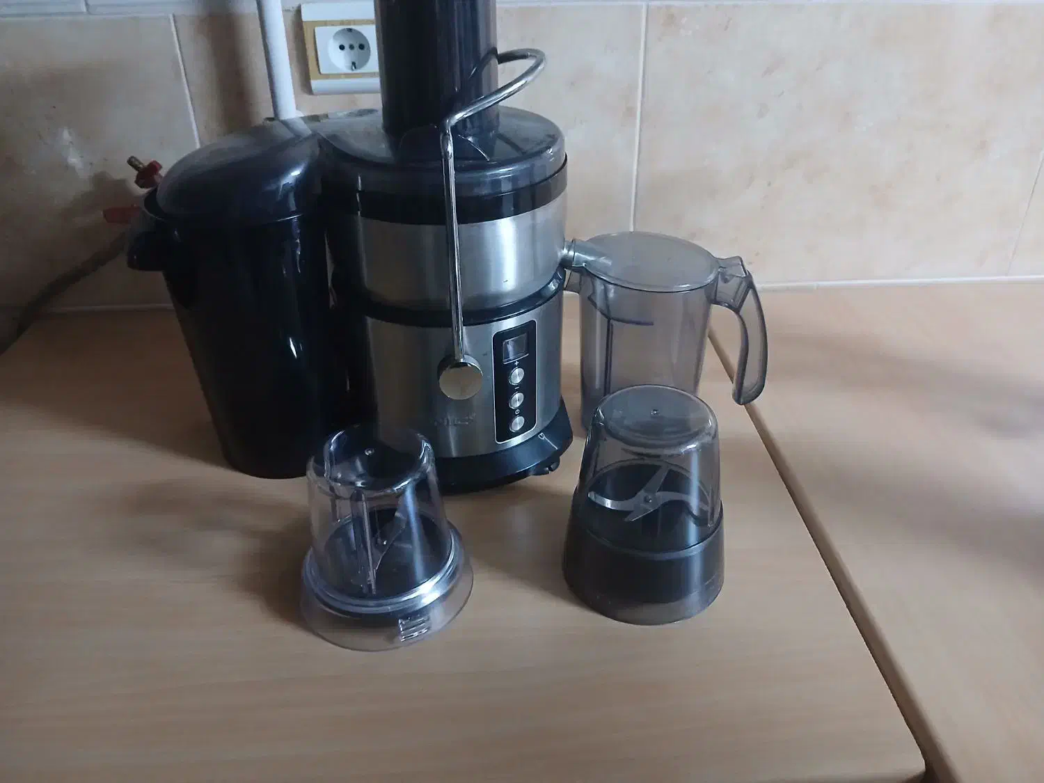 آب میوه گیری|آبمیوه‌گیر و آب‌مرکبات‌گیر|صومعه‌سرا, |دیوار