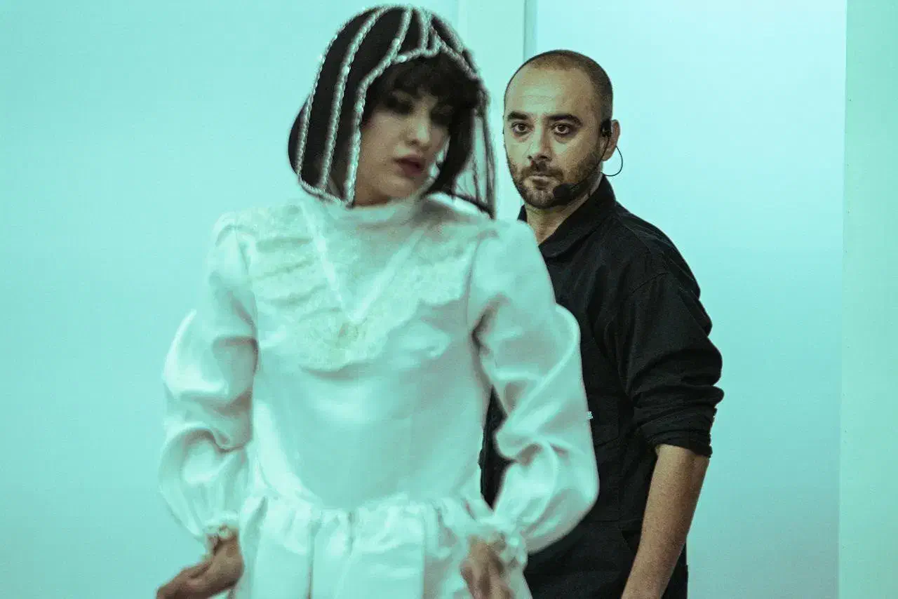 بلیط تئاتر هیدن|بلیت تئاتر و سینما|شیراز, بعثت|دیوار