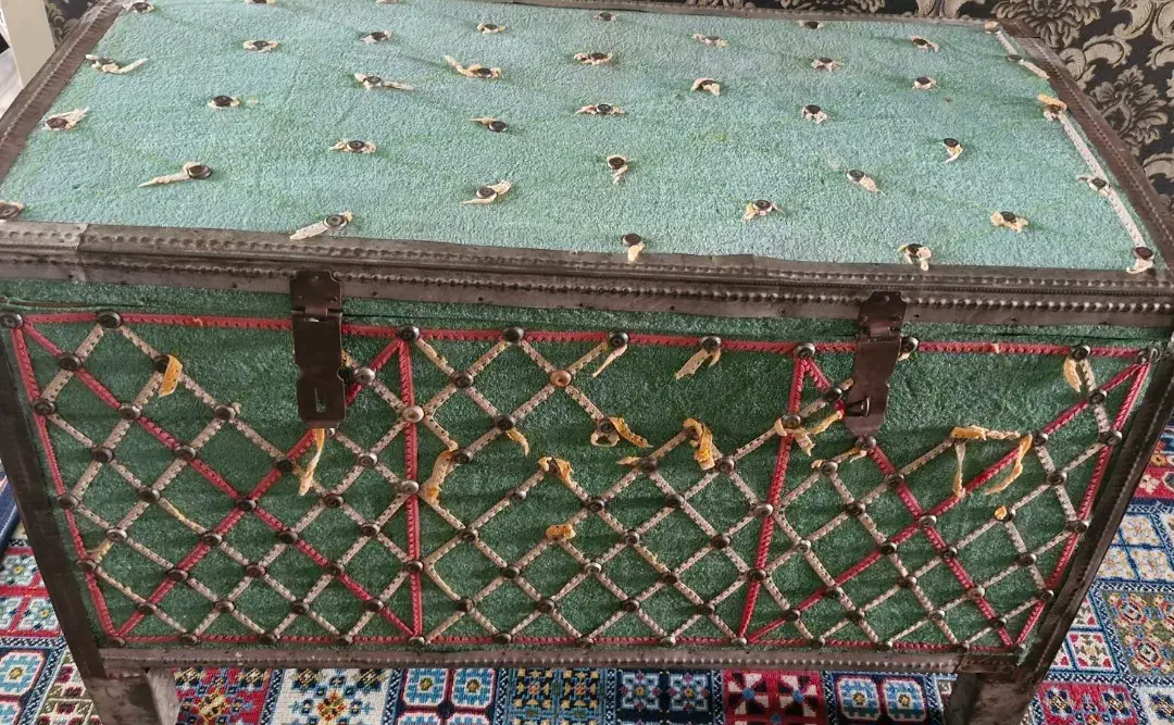 صندوقچه قدیمی|کلکسیون اشیاء عتیقه|قم, بکایی|دیوار