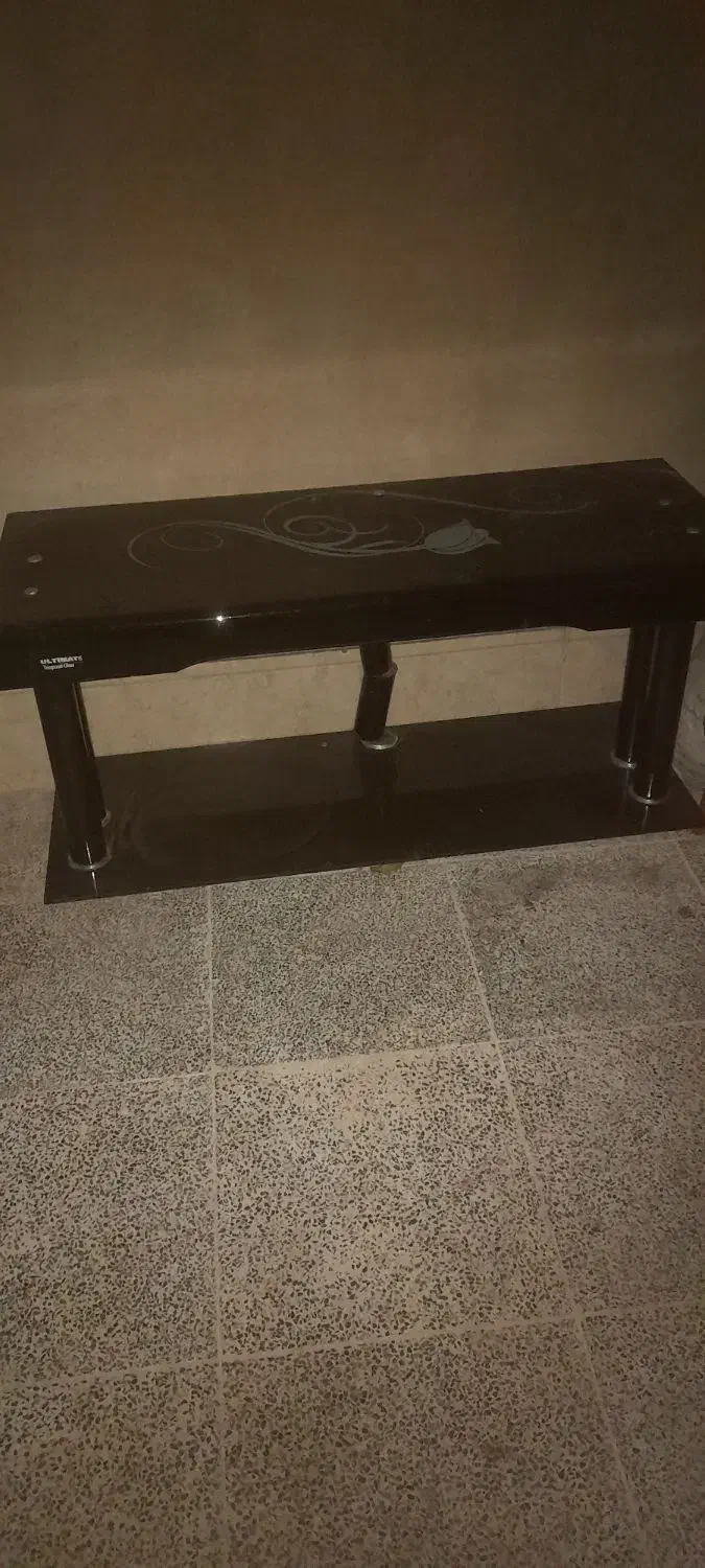 زیرتلویزیونی‌رایگان‌‌‌اگر‌کسی‌لازم‌داره‌بیات‌ببره|میز تلویزیون|شیراز, شیخ علی چوپان|دیوار