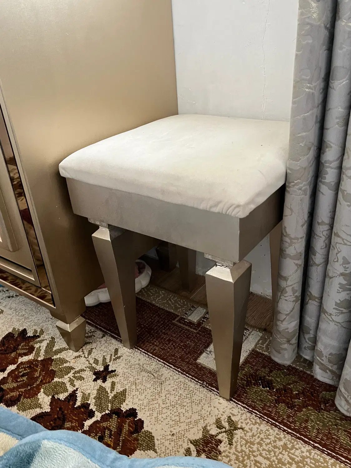 تخت|تخت و سرویس خواب|چاف و چمخاله, |دیوار