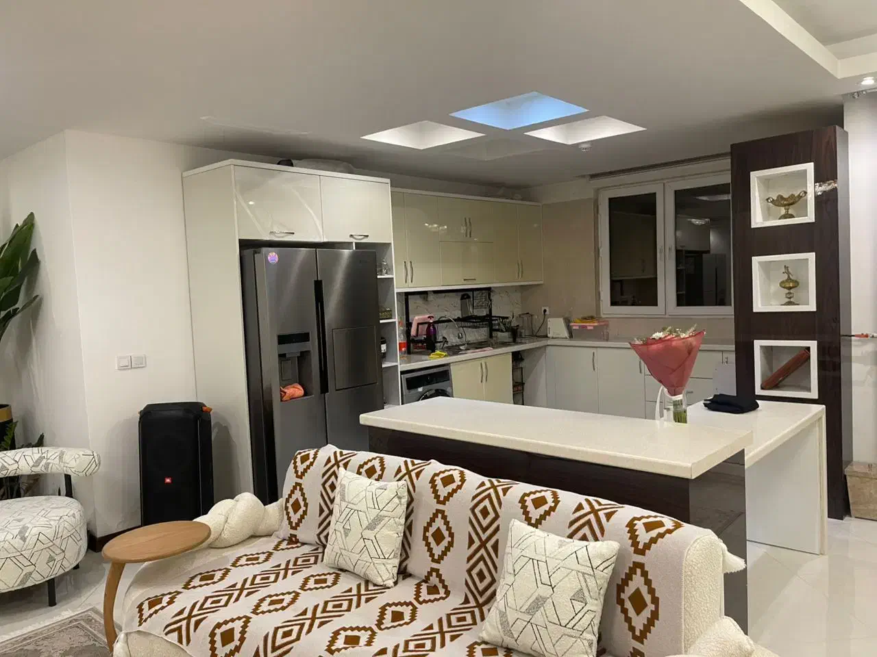 برج مجلل ۱۰۰ متر دو خواب طبقه ۱۱ فول امکانات