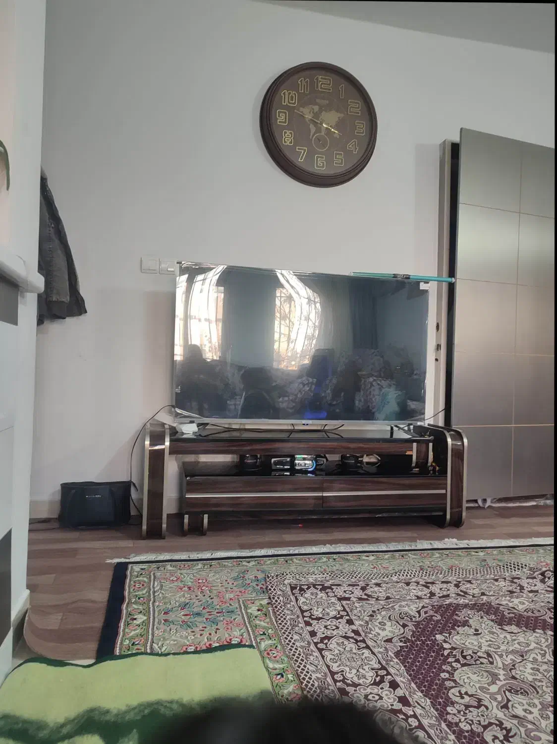 میز و جزیره|میز تلویزیون|گلبهار, شهر جدید گلبهار|دیوار