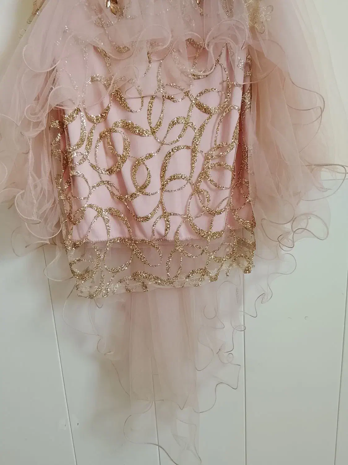 لباس مجلسی|لباس|لامرد, |دیوار