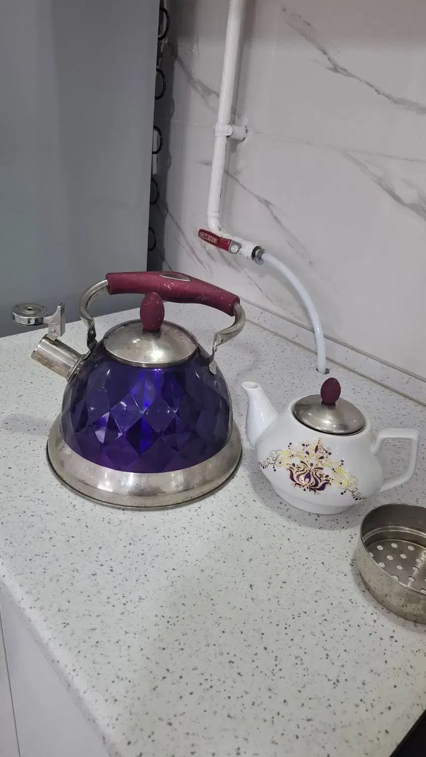 کنری قوری سوتی|قوری، کتری، قهوه‌ساز دستی|رشت, پیرکلاچای|دیوار