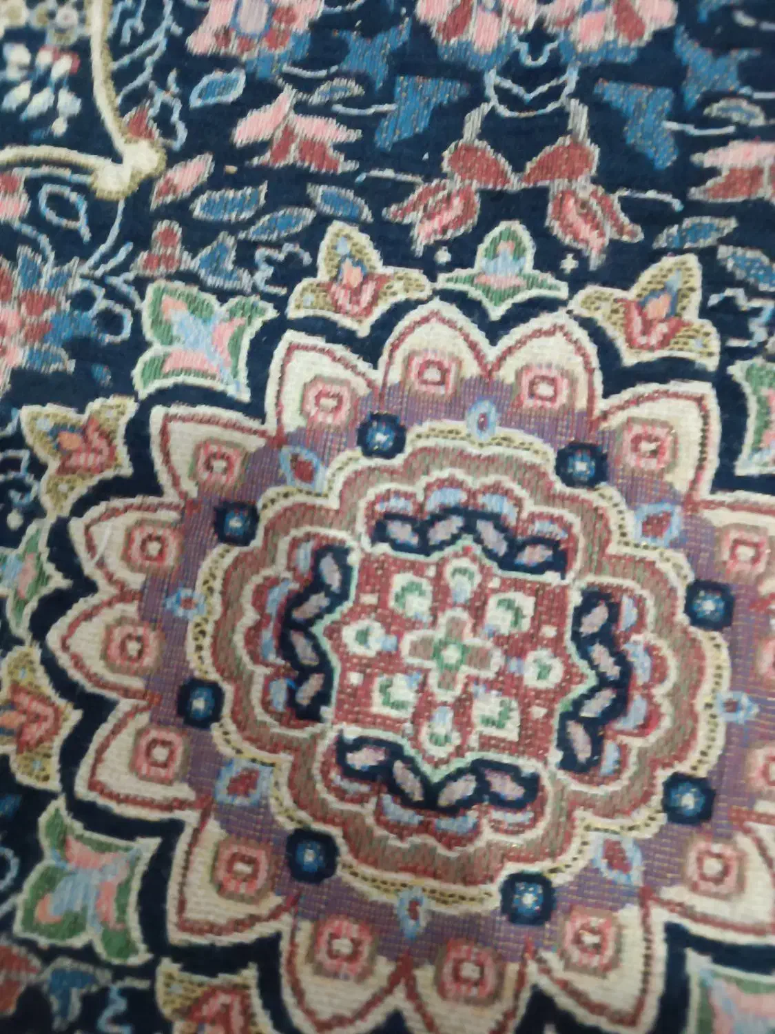 تبلت گمشده|اشیا|ماهان, |دیوار