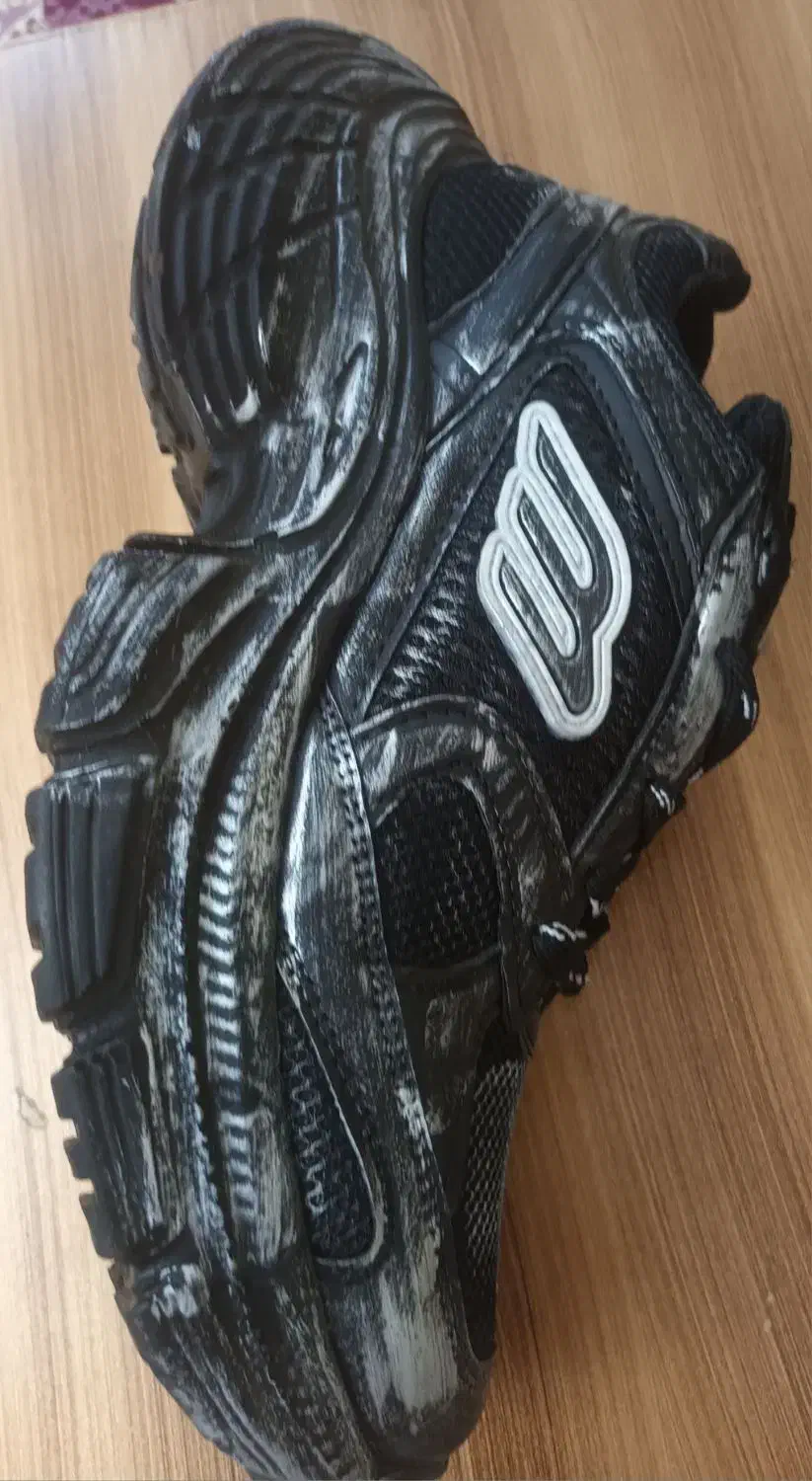 کفش|کیف، کفش، کمربند|اهر, |دیوار