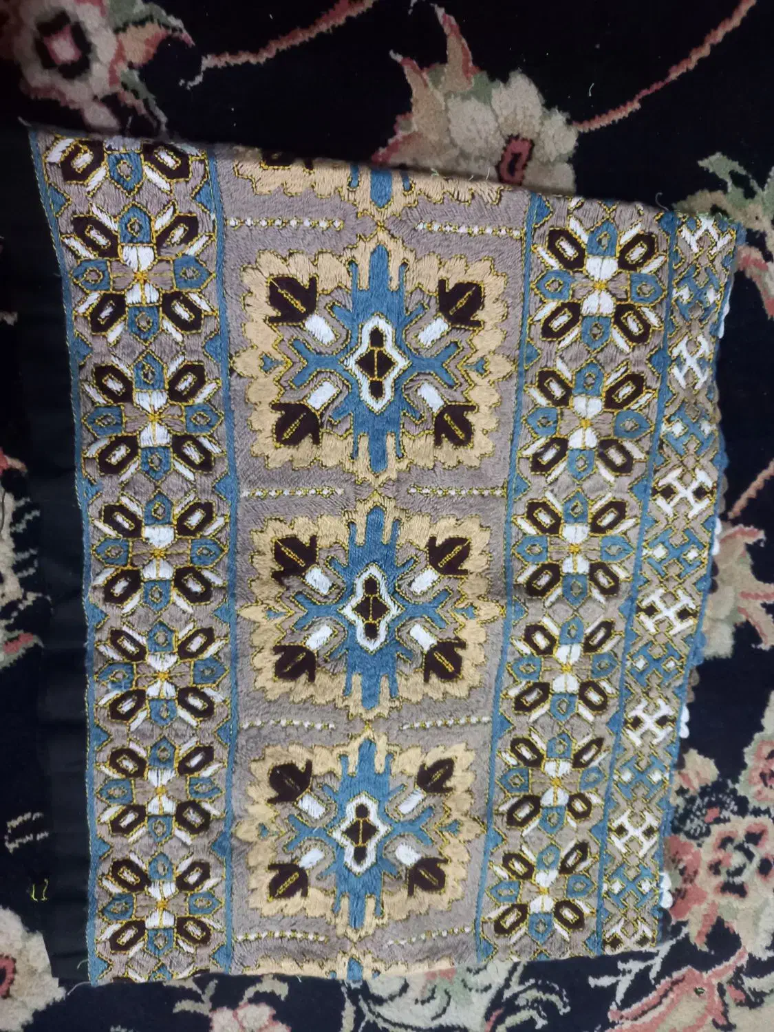 زیح استین|لباس|ایرانشهر, |دیوار