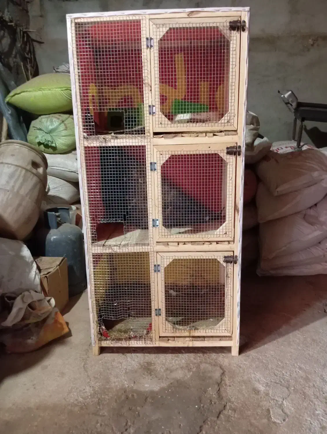 قفس|لوازم جانبی حیوانات|میان جلگه, |دیوار