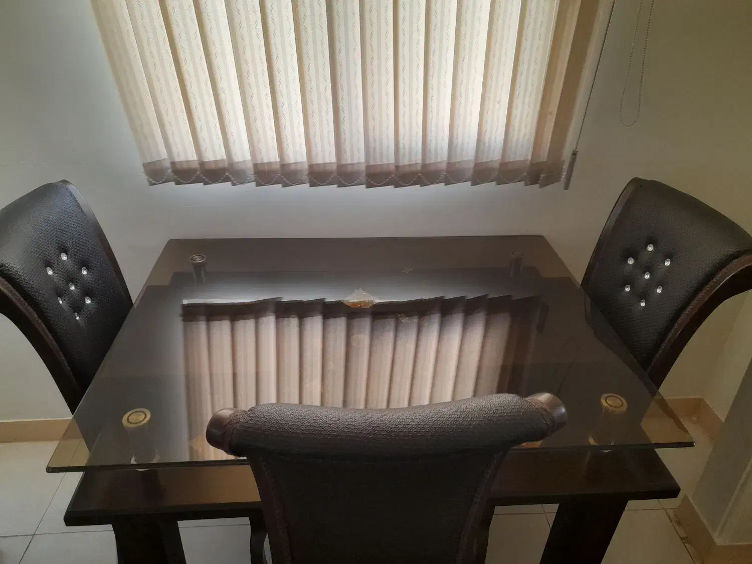 غذاخوری ۴نفره،رنگ قهوه‌ای تیره|میز و صندلی غذاخوری|ملایر, |دیوار