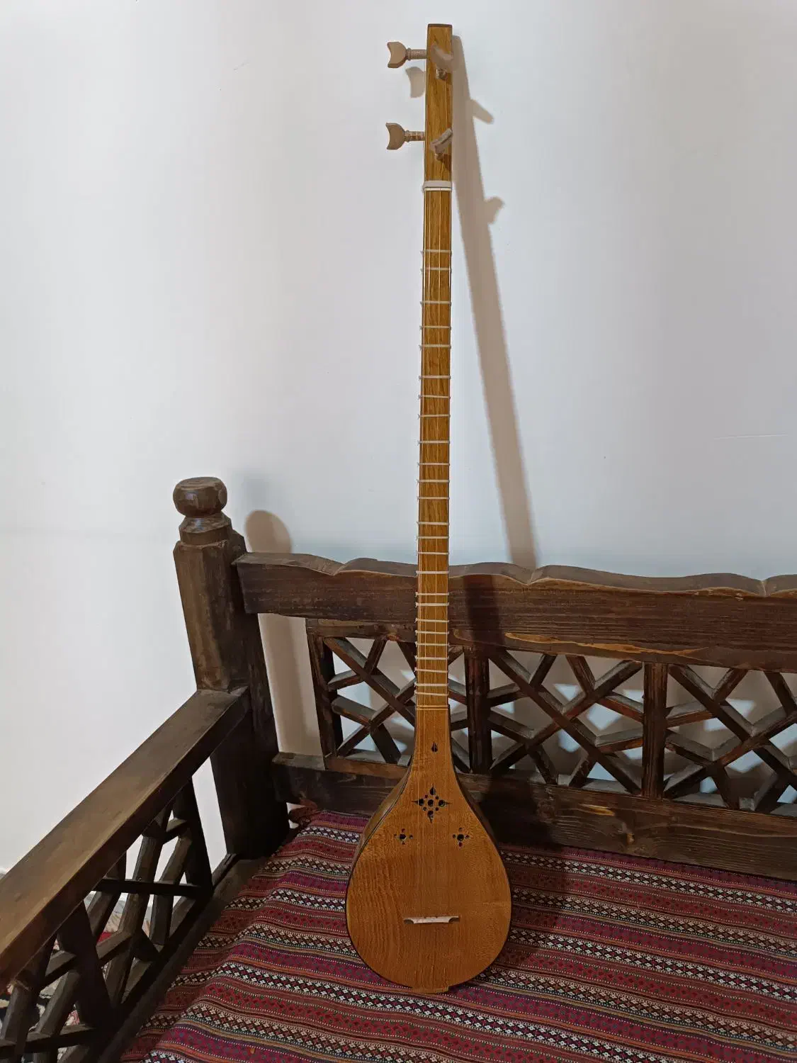 سه تار مهدی مفاخری|سازهای سنتی|جغتای, |دیوار