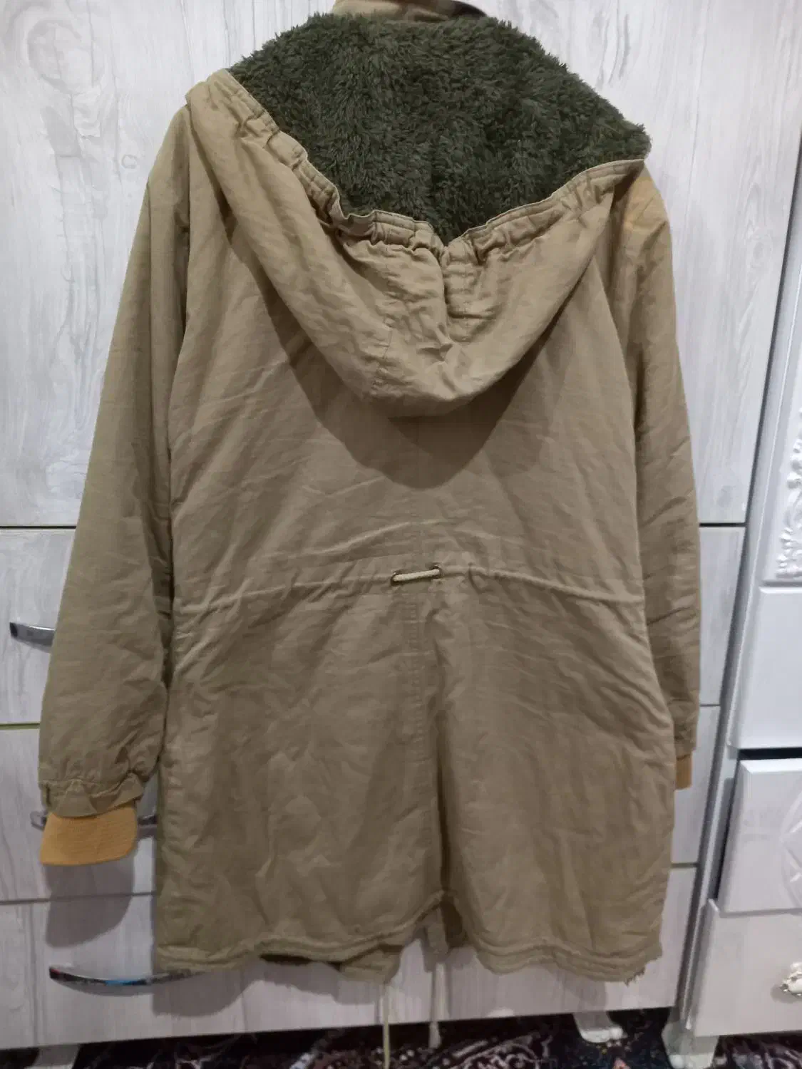 پالتو|لباس|ساوه, |دیوار