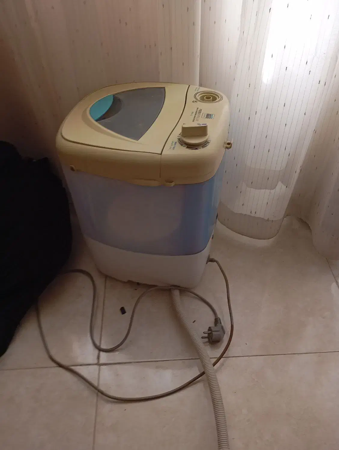 لباسشویی یا کهنه شور|ماشین لباسشویی و خشک‌کن لباس|همدان, |دیوار