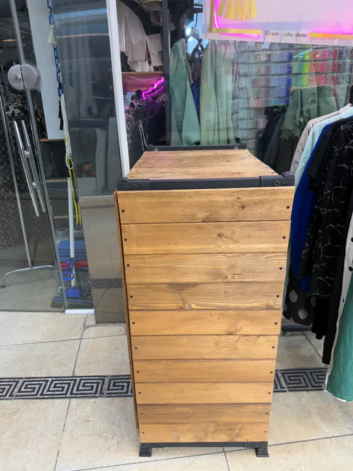 میز|مبلمان اداری|ساری, |دیوار