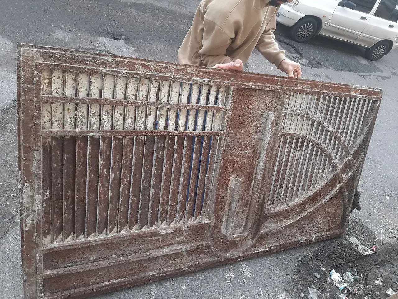 درب اهنی سالم بسیار سنگین|مصالح و تجهیزات ساختمان|رشت, گلسار|دیوار