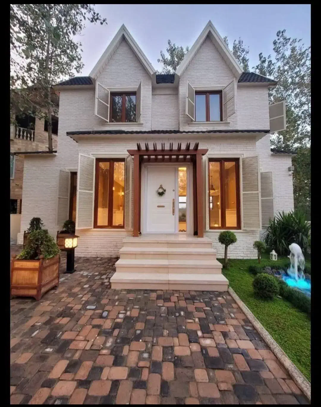 ویلا ۳۰۰ متری نما انگلیسی/استخردار/ویو جنگل|فروش خانه و ویلا|امامزاده عبدالله, |دیوار