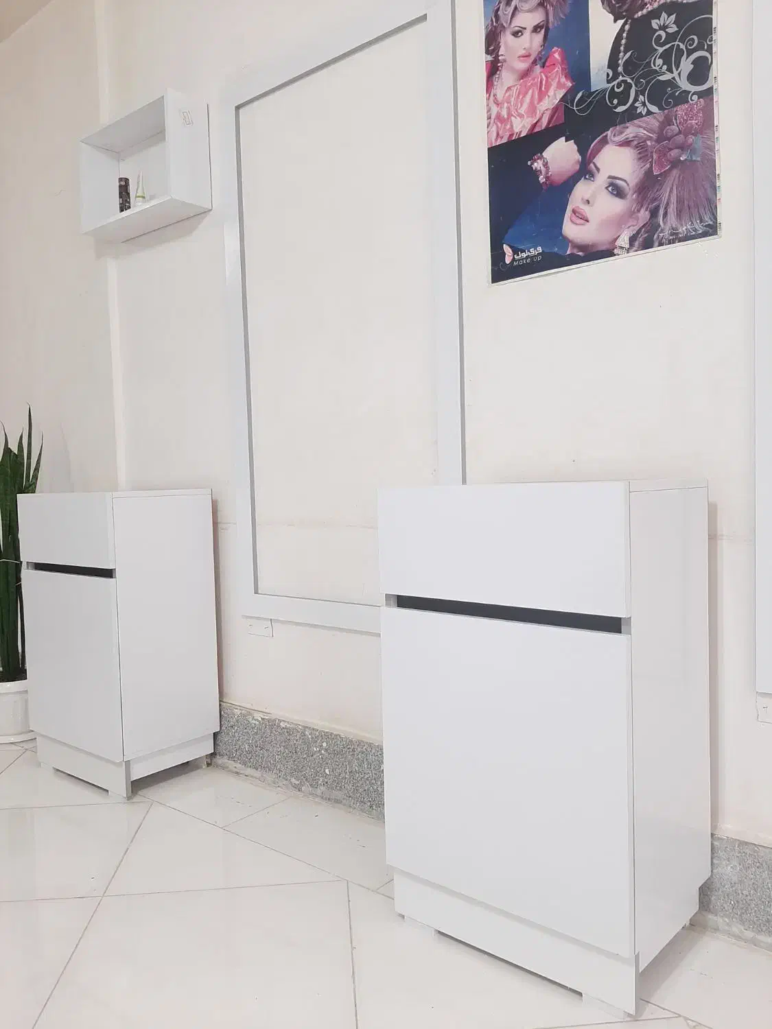 دکور آرایشگاه زنانه|آرایشگاه و سالن‌های زیبایی|مشهد, کوشش|دیوار