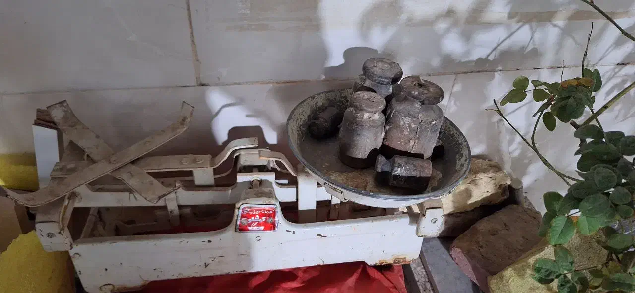 ترازو قدیمی مرغی|کلکسیون اشیاء عتیقه|بیرجند, |دیوار