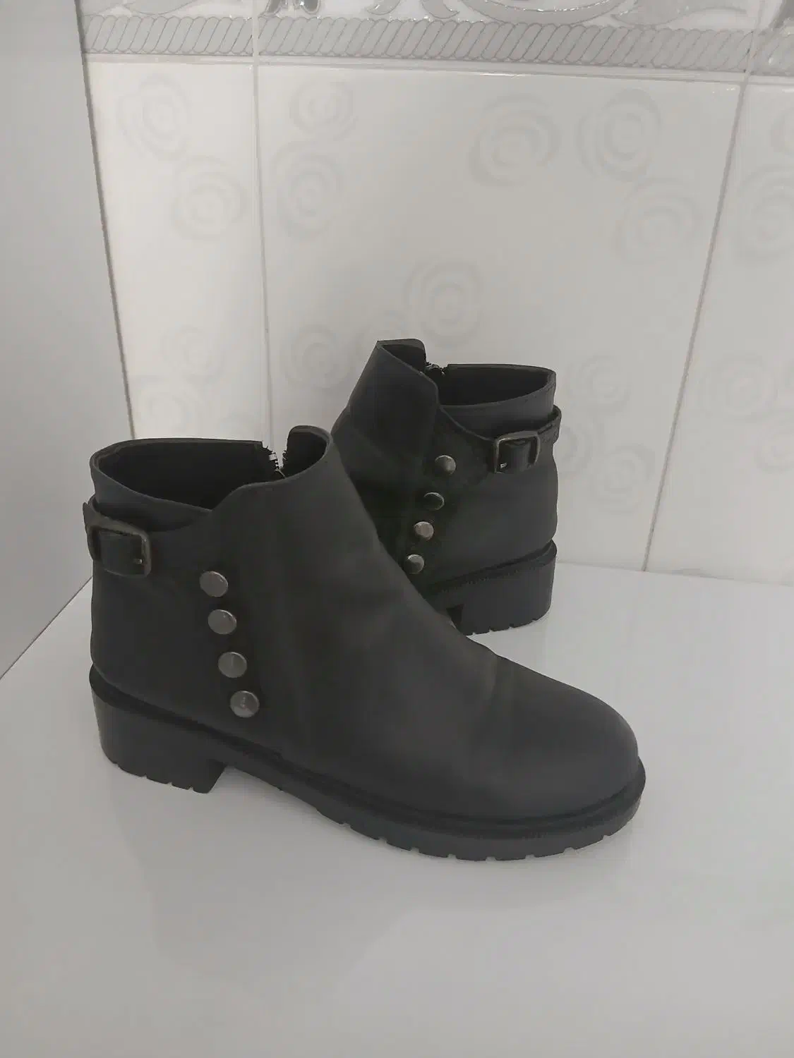 نیم پوتین تازه|کیف، کفش، کمربند|سرپل ذهاب, |دیوار