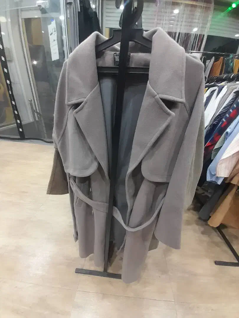 پالتو|لباس|زاغه, |دیوار