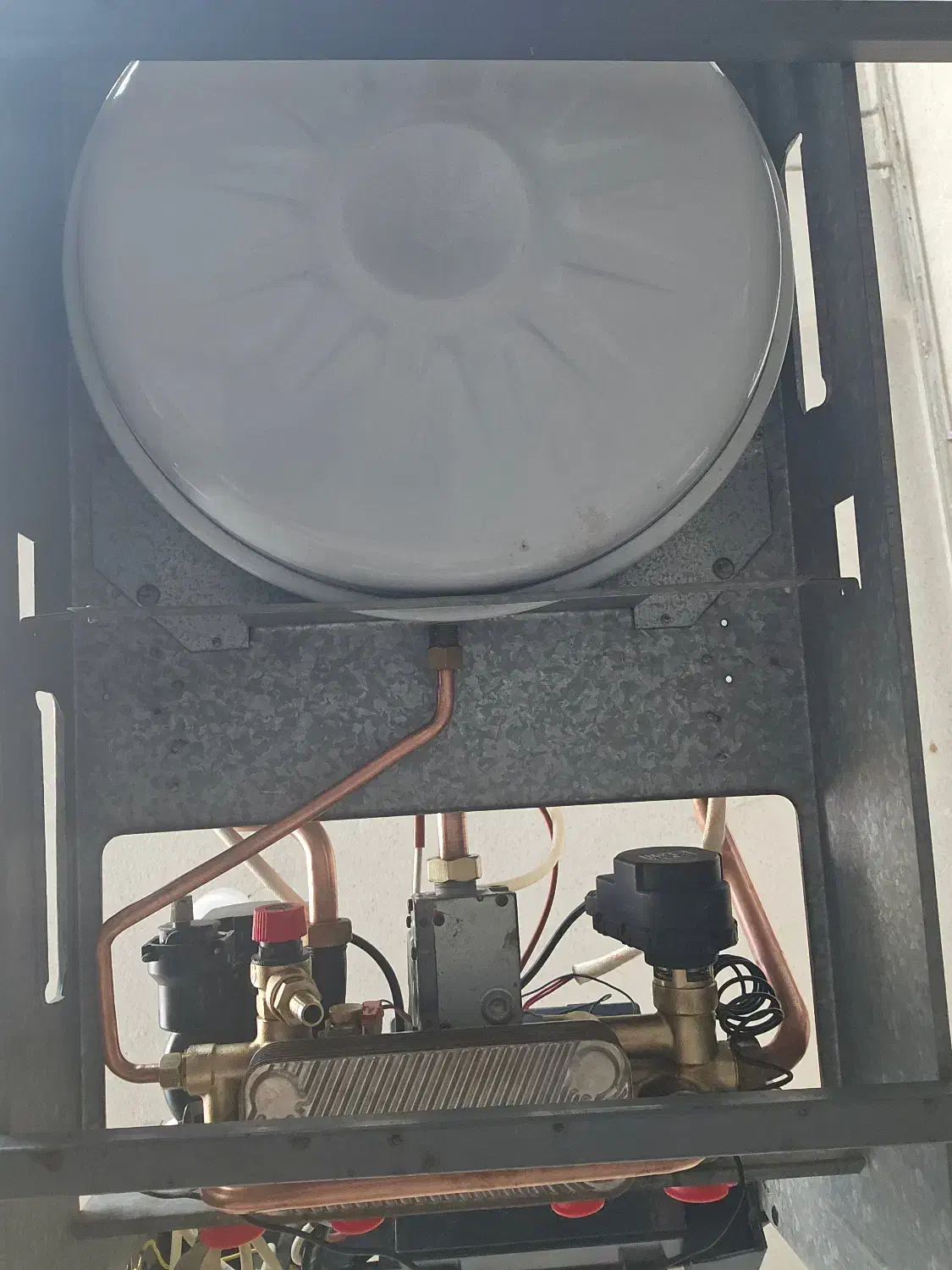 پکیج دیواری ای ۲۸|آبگرمکن، پکیج، شوفاژ|ساری, |دیوار