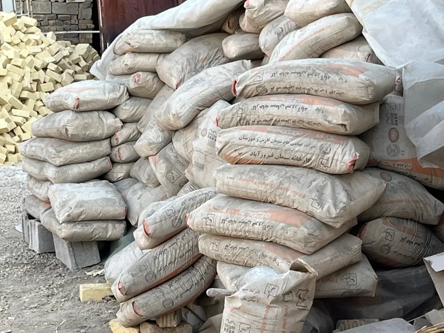ماسه سیمان اجر گچ و انواع مصالح (قیمت در توضیحات)|عمده‌فروشی|شیراز, شریف‌آباد|دیوار
