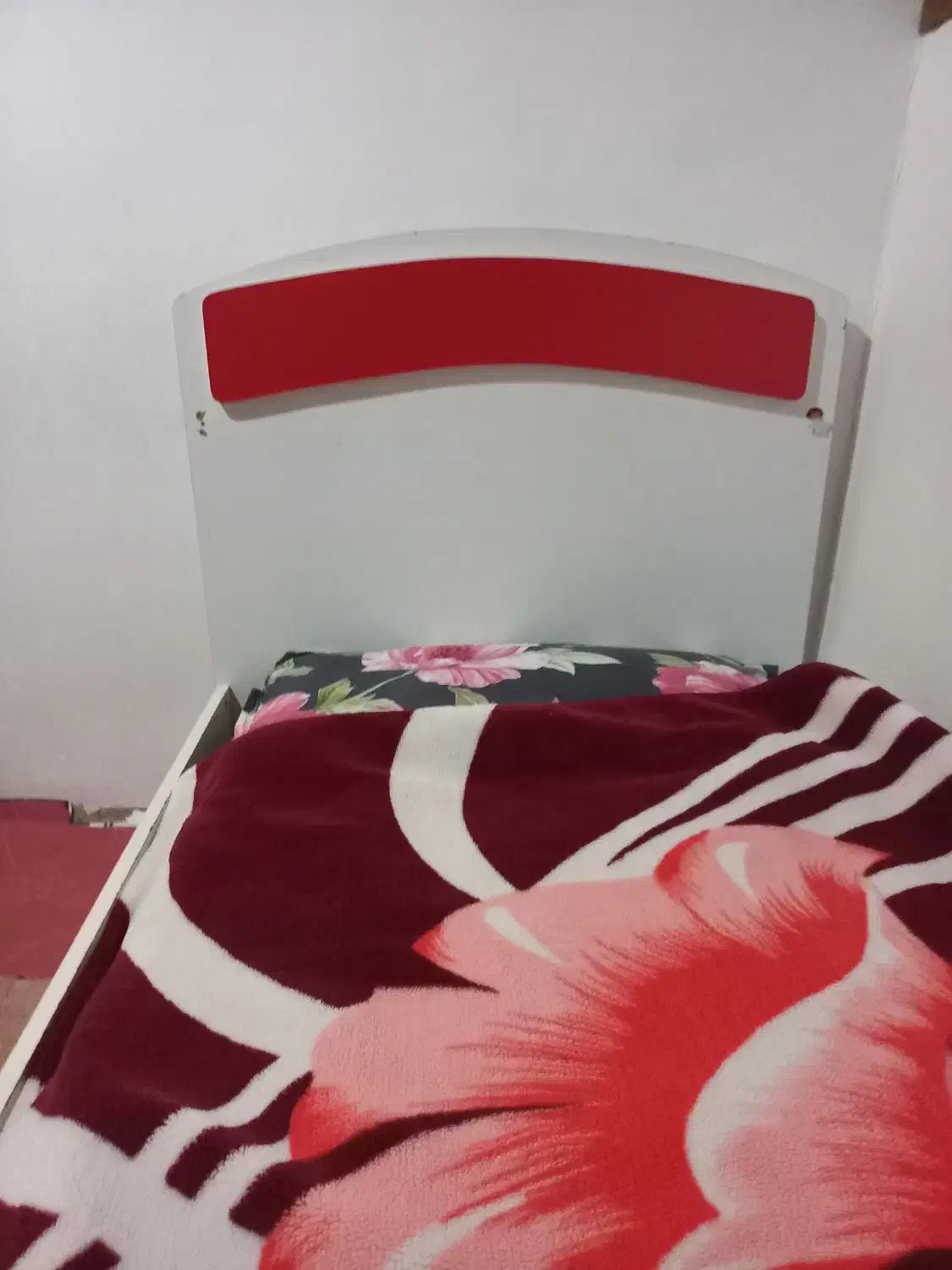 تخت تک نفره|تخت و سرویس خواب|نیر (اردبیل), |دیوار