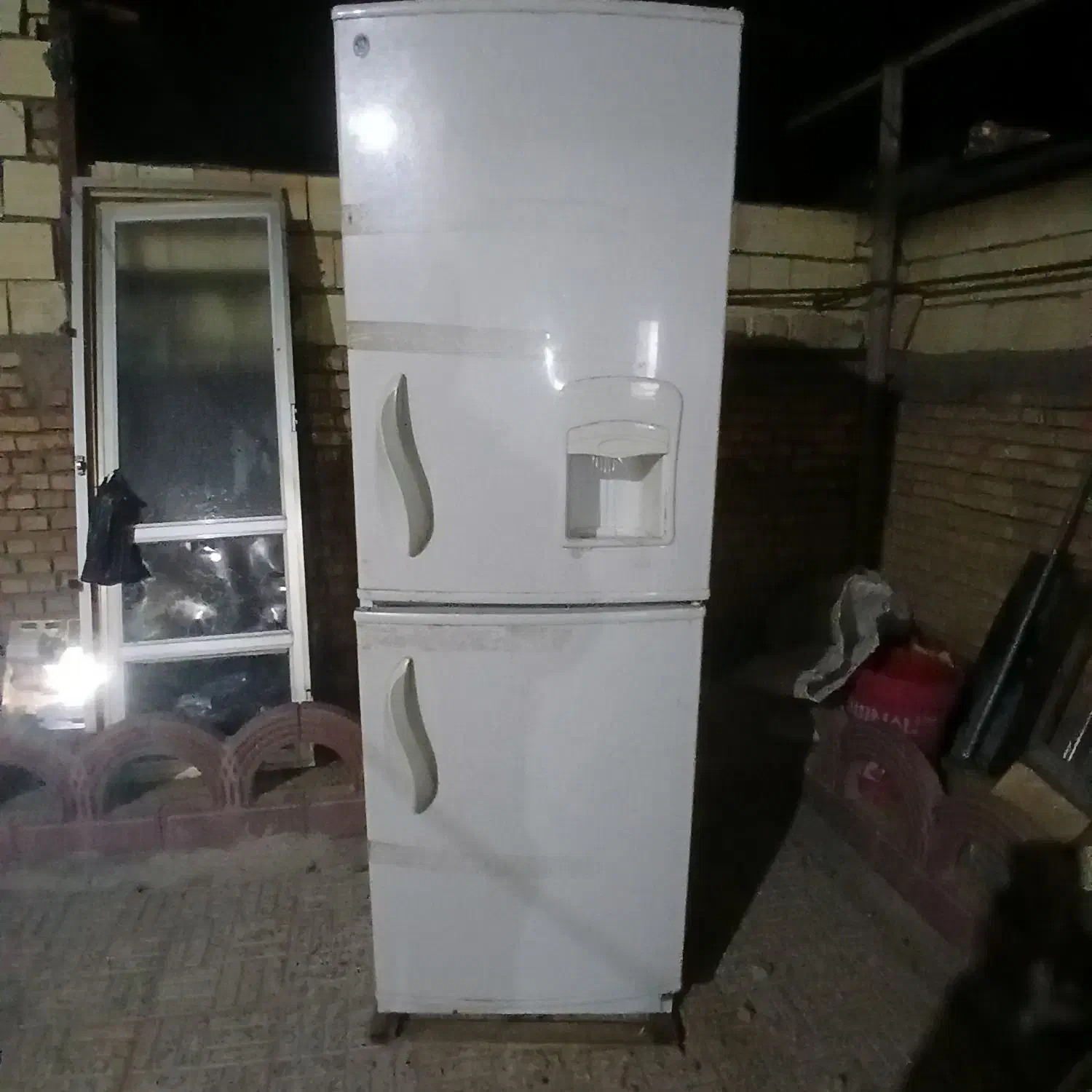 یخچال|یخچال و فریزر|بروجن, |دیوار