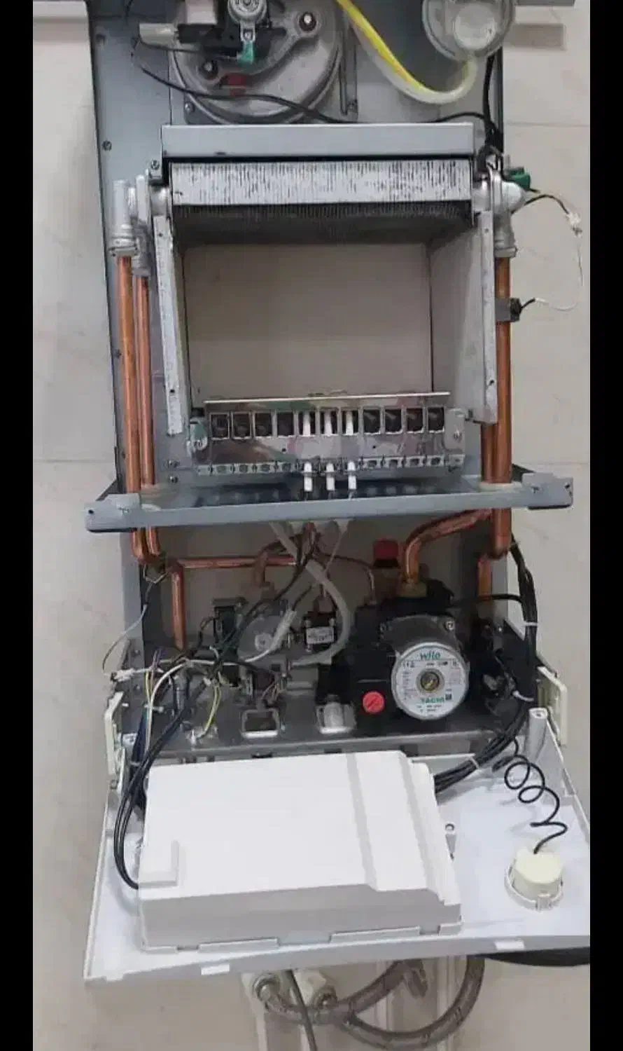 تعمیر و نصب پکیج و آبگرمکن و رادیاتور|خدمات پیشه و مهارت|اندیشه, اندیشه فاز ۱|دیوار