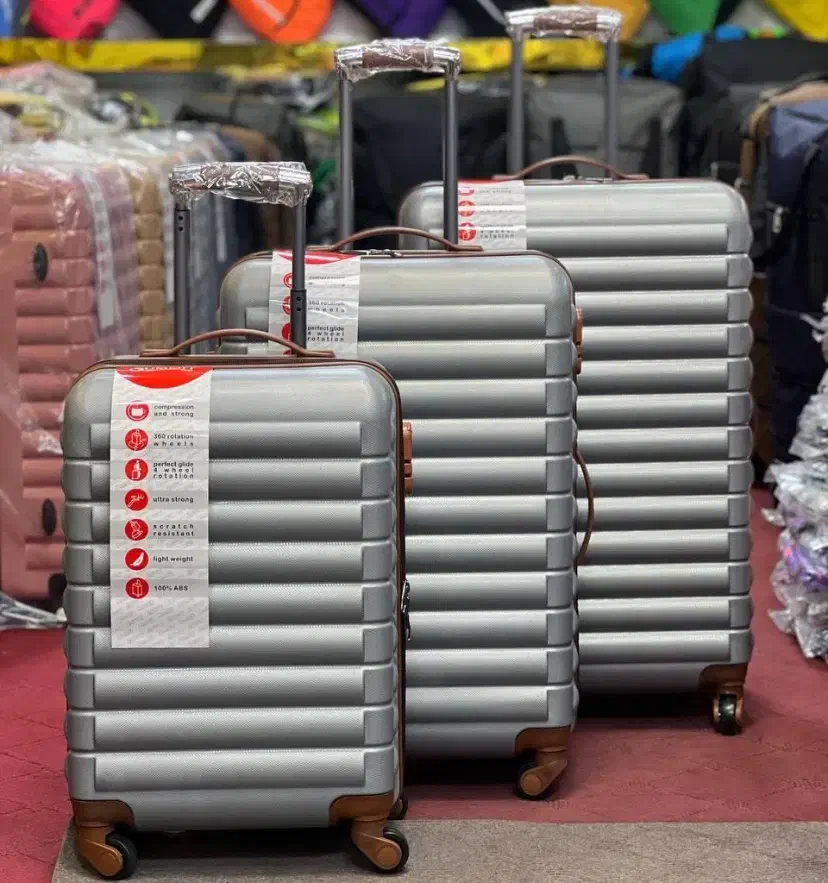 چمدان لوکس و چشمگیر جهیزیه ای کسا اصفهان ست تک|کیف، کفش، کمربند|اصفهان, جویباره|دیوار