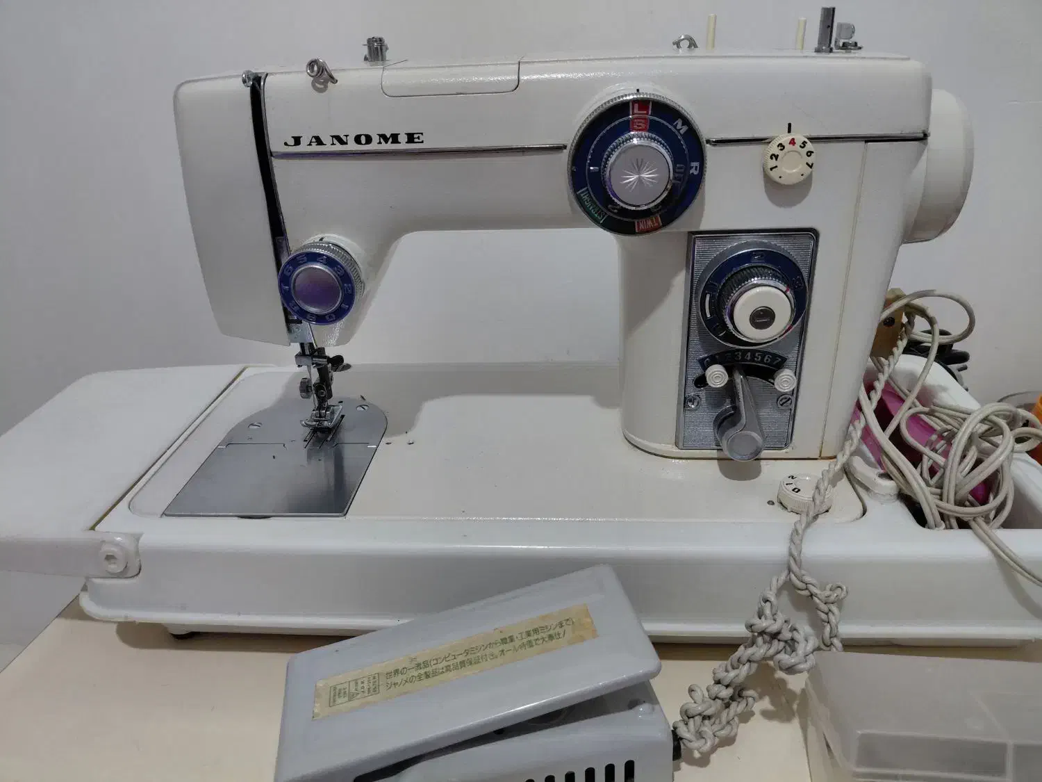 چرخ خیاطی وگلدوزی|چرخ خیاطی و ریسندگی|اردبیل, |دیوار