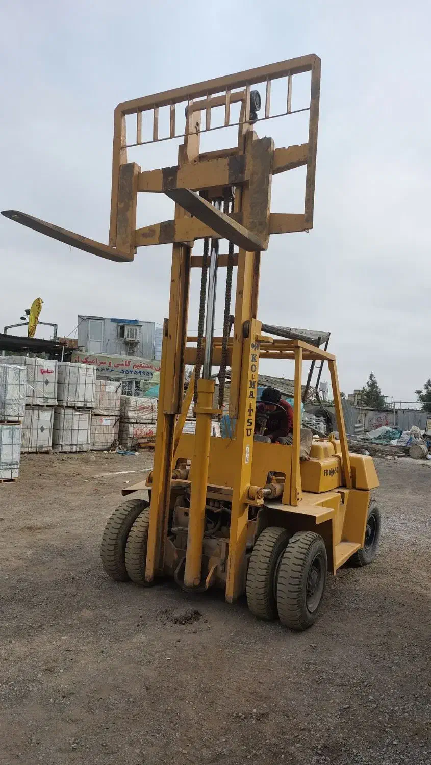 لیفتراک ۵تن سالم آماده کار فروشی|ماشین‌آلات صنعتی|چهاردانگه (تهران), |دیوار