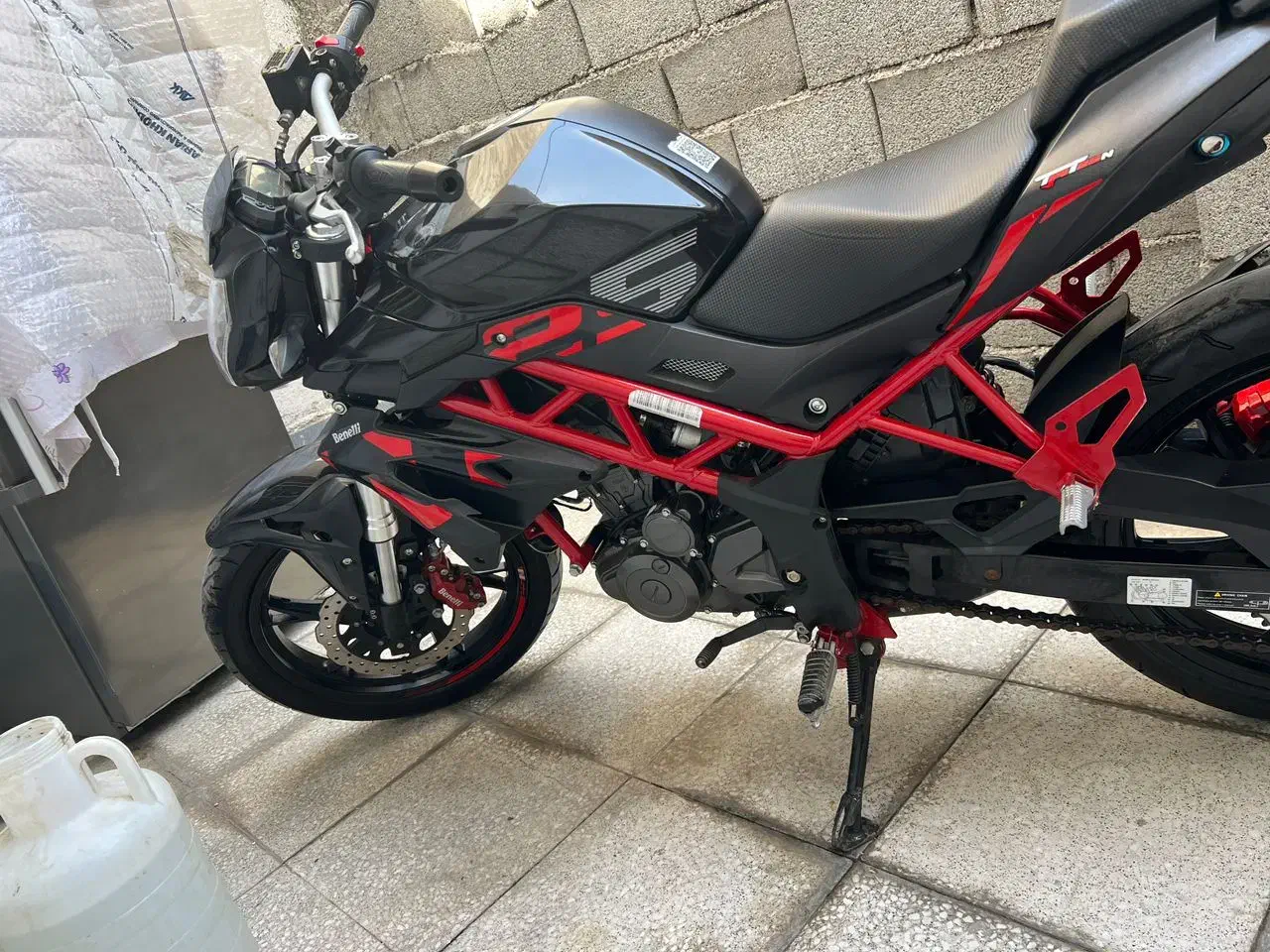 موتورسیکلت بنلی 250 مدل 401 بسیار تمیز وکم کار|موتورسیکلت|بندرعباس, |دیوار